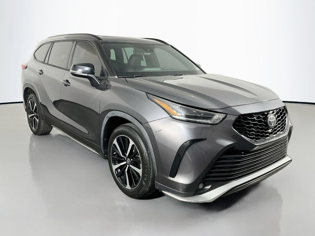Used 2021 Toyota Highlander XSE AWD/4WD image 4