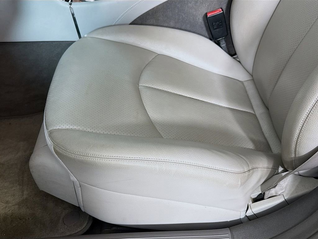 Used 2008 Mercedes-Benz E 350 4MATIC Sedan image 19