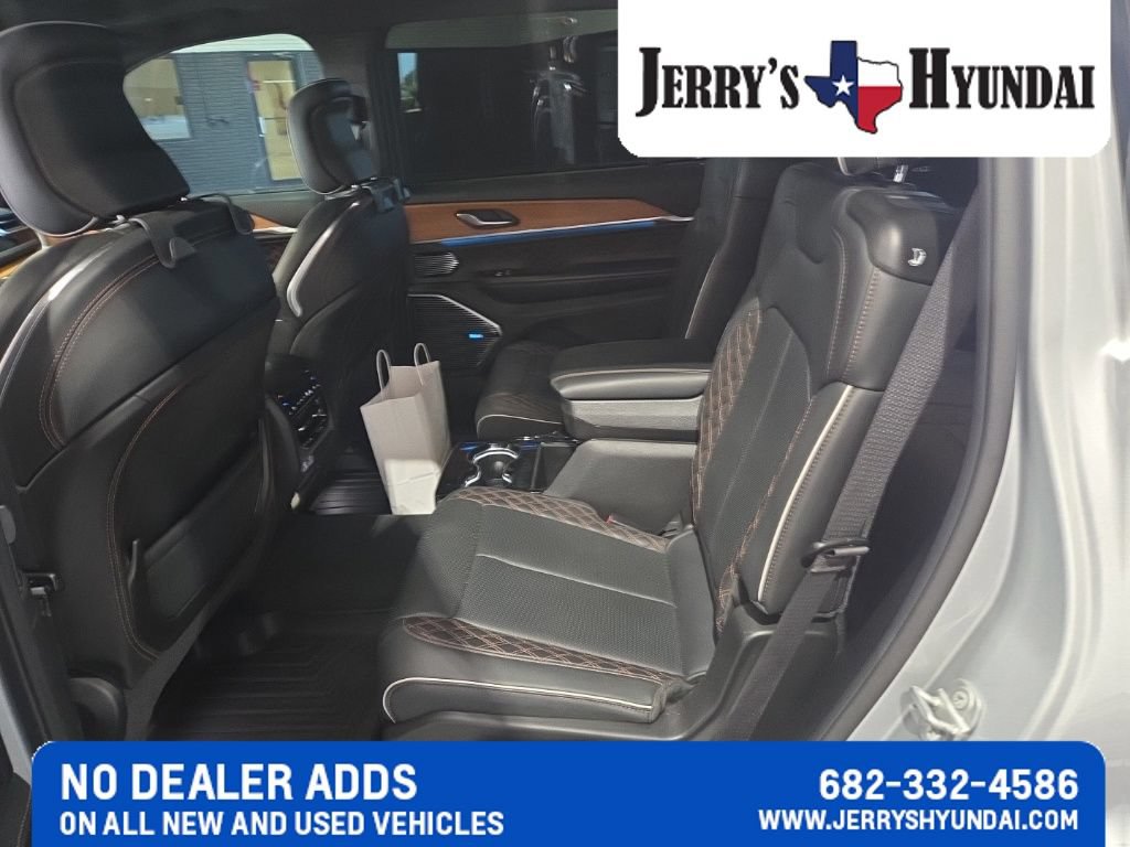Used 2023 Jeep Grand Cherokee L Summit AWD/4WD image 19