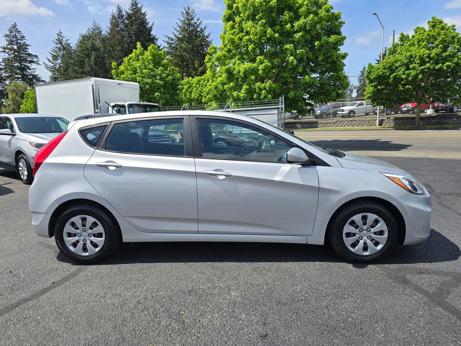 Used 2017 Hyundai Accent SE FWD image 6