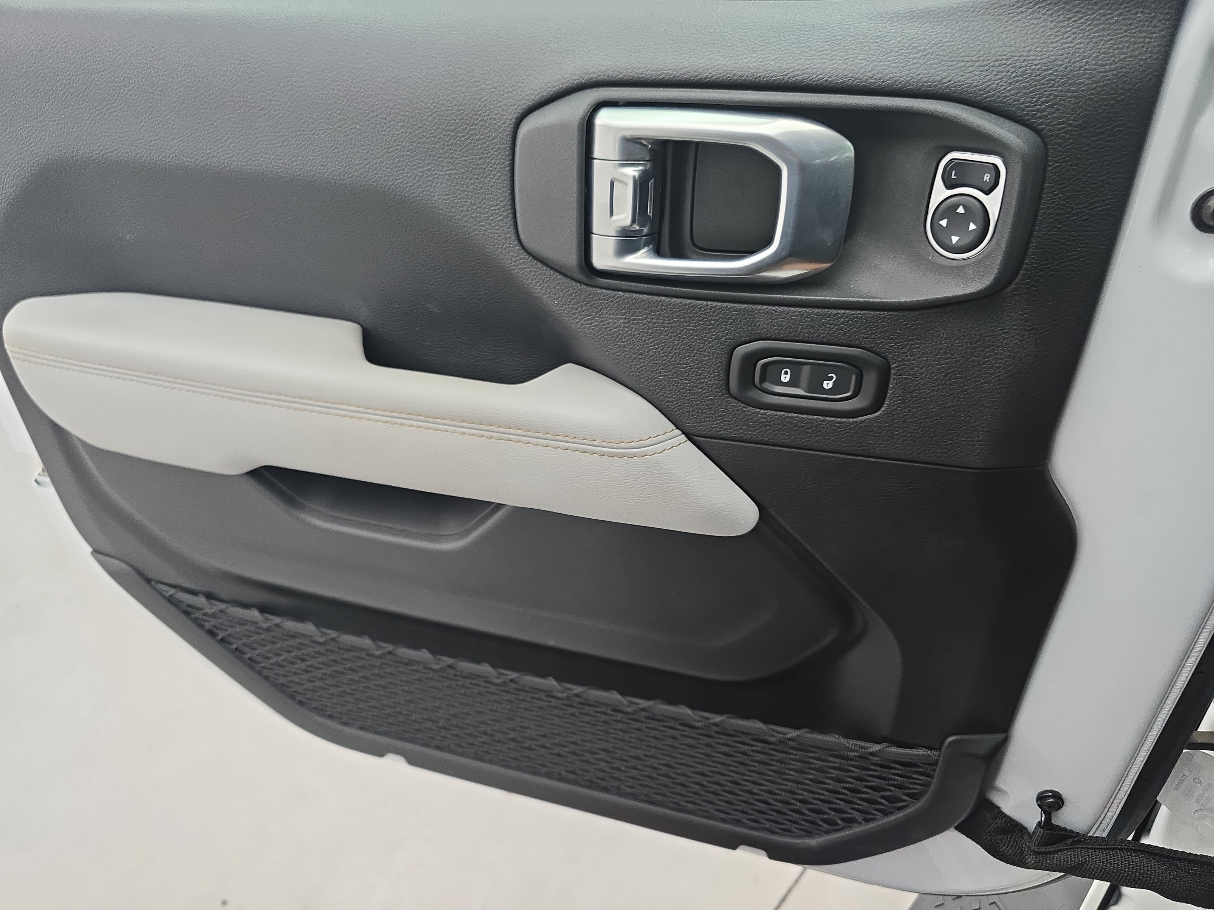 Used 2023 Jeep Gladiator Overland AWD/4WD image 26
