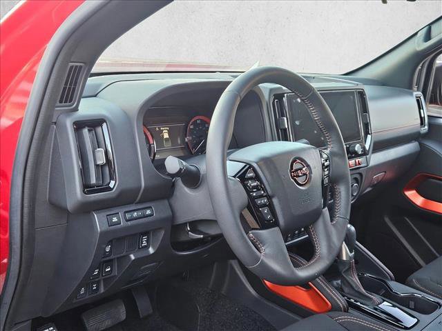 Used 2025 Nissan Frontier PRO-4X w/ Pro Convenience Package image 11