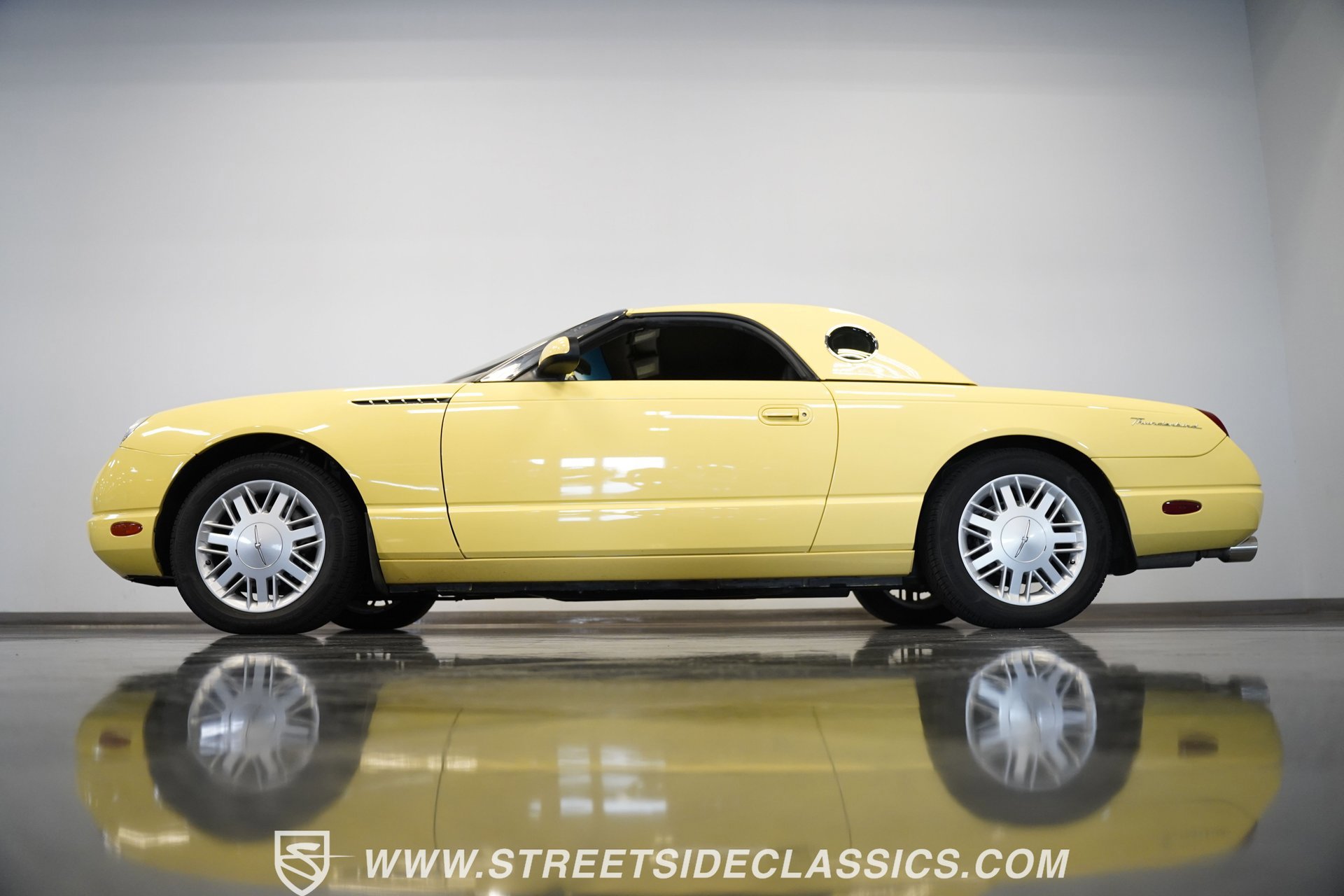 Used 2002 Ford Thunderbird image 9