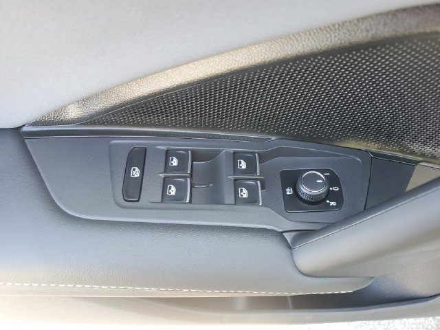 Certified 2025 Volkswagen Tiguan SE R-Line FWD image 28