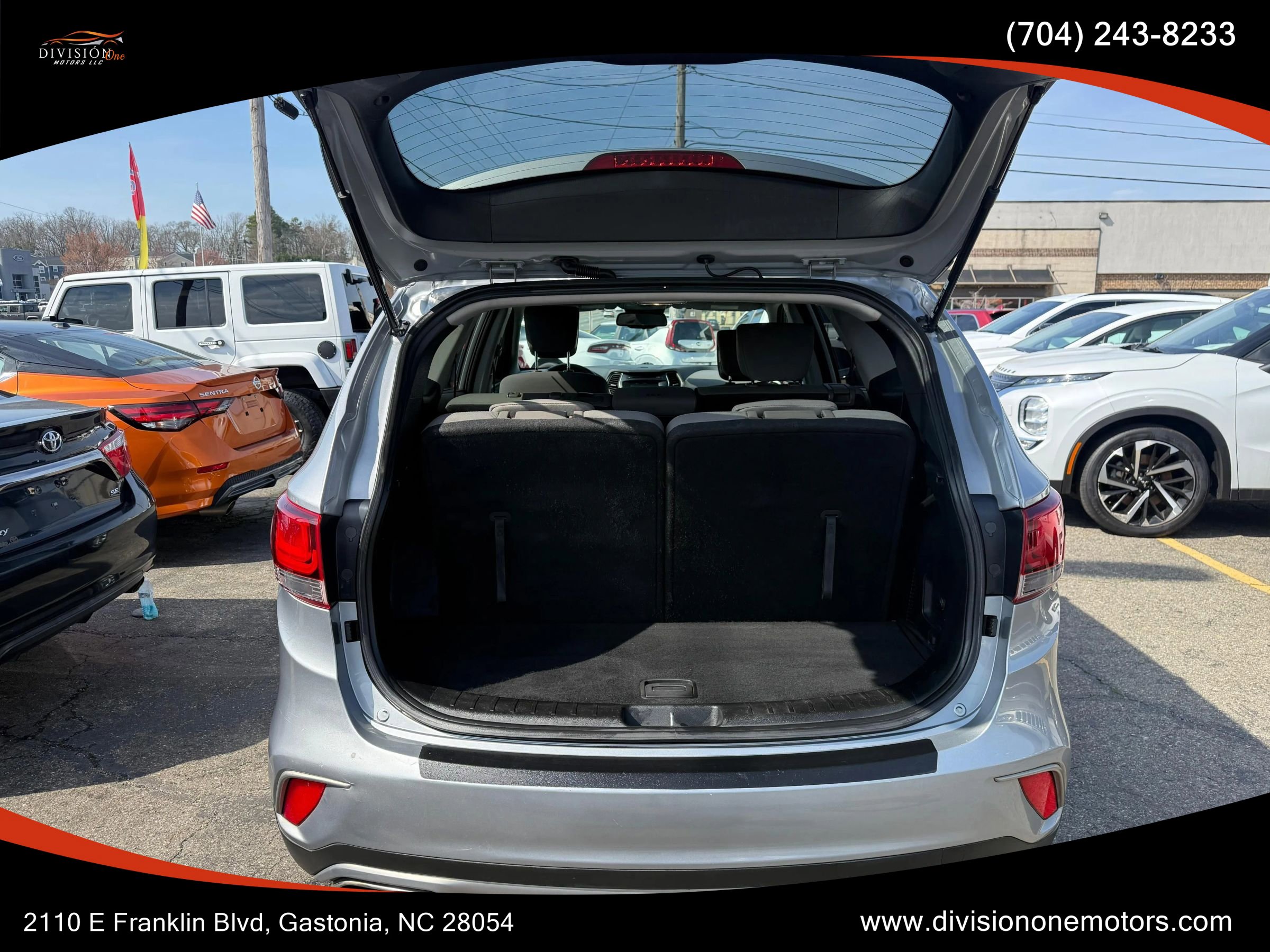 Used 2017 Hyundai Santa Fe SE FWD image 9