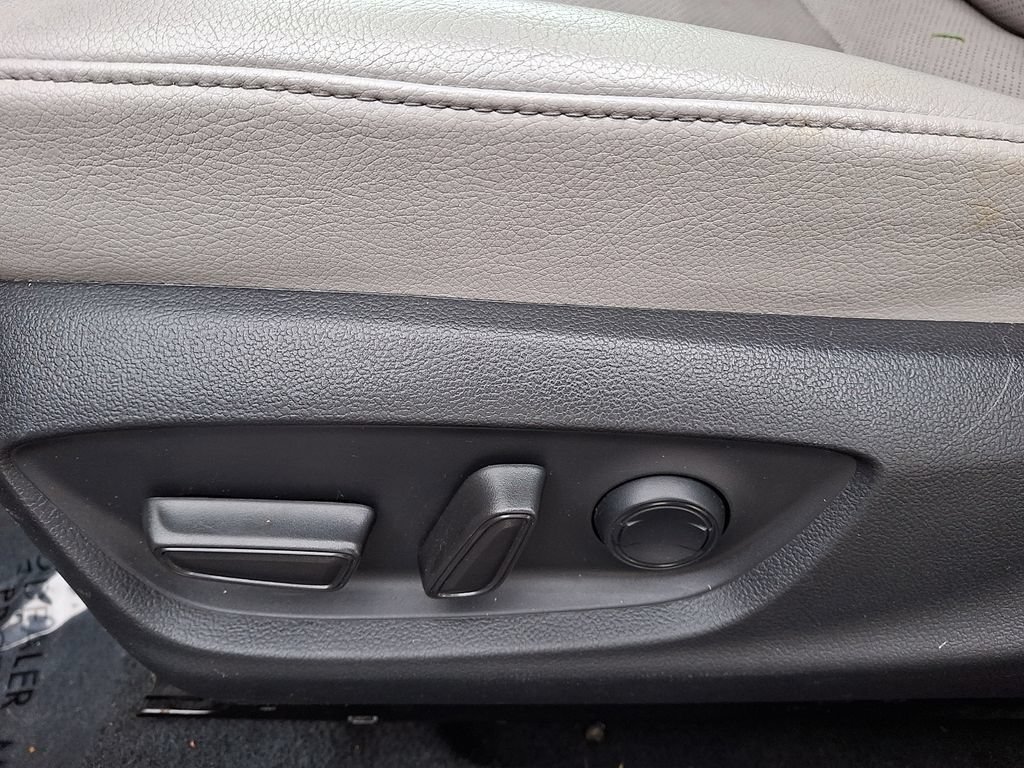 Certified 2022 Toyota Camry XSE FWD image 16