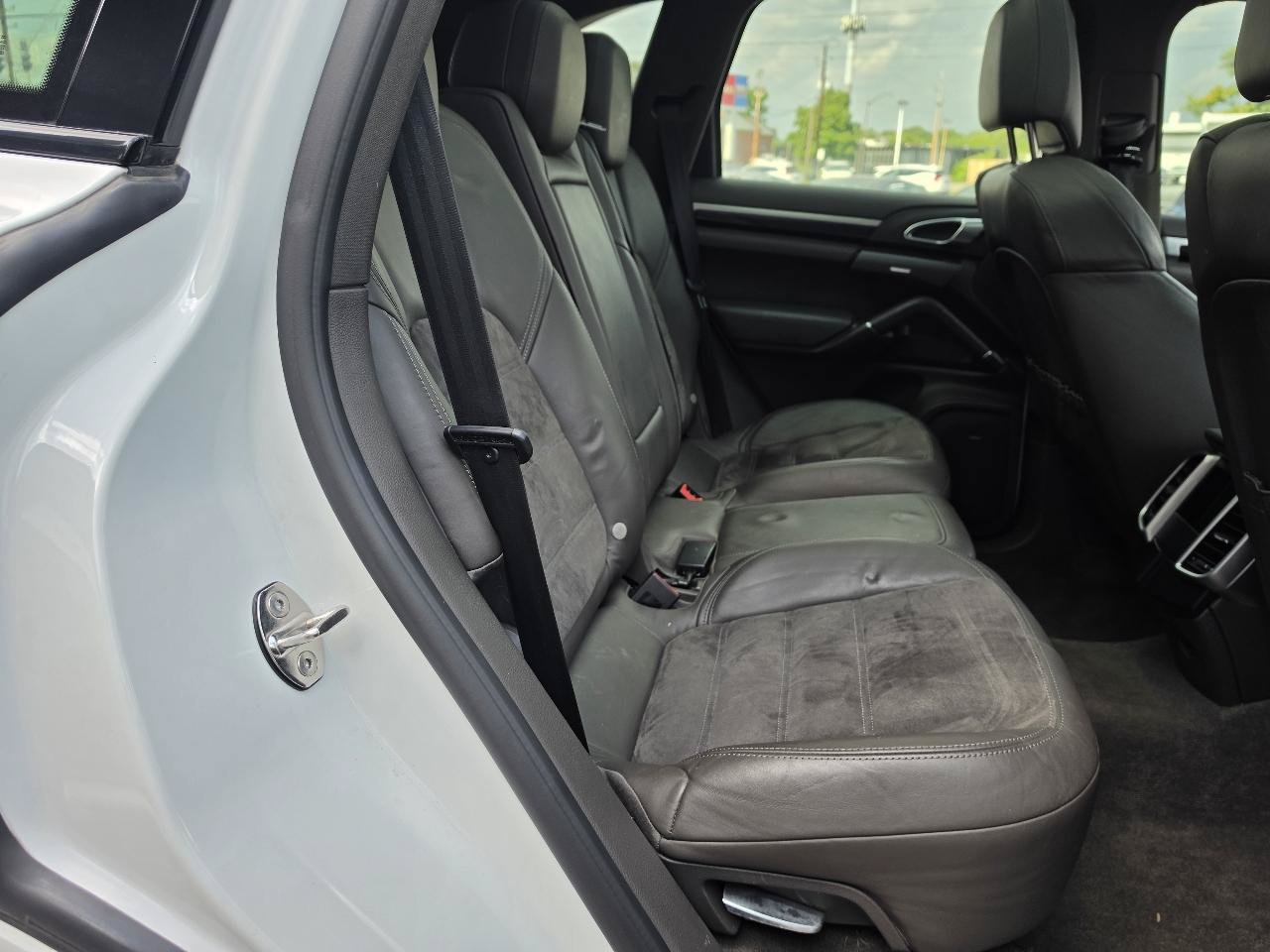 Used 2017 Porsche Cayenne Platinum Edition AWD/4WD image 53