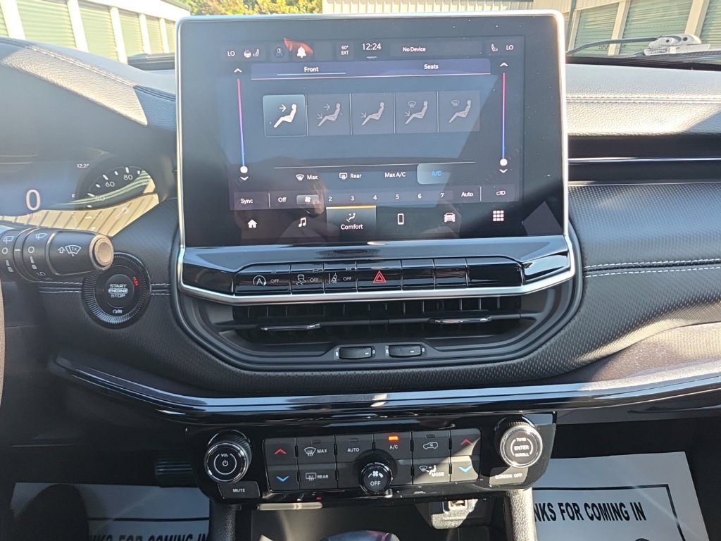 Used 2023 Jeep Compass Latitude w/ Sun and Sound Group AWD/4WD image 24