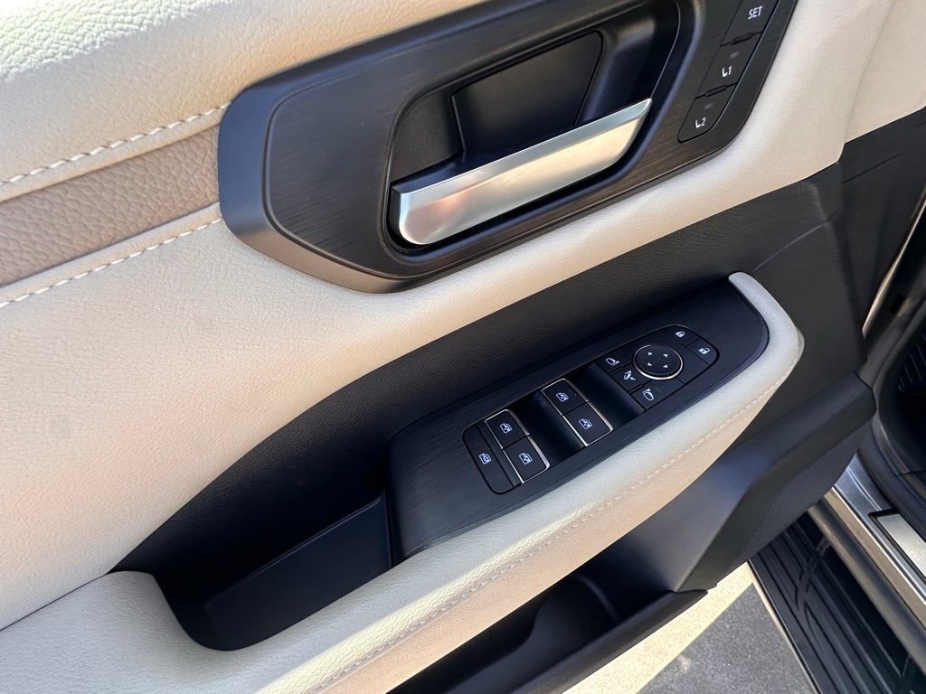 Certified 2025 Nissan Armada Platinum RWD image 16