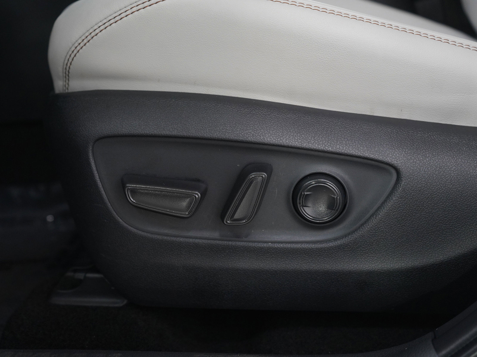 Used 2025 Toyota RAV4 XLE Premium w/ Weather Package AWD/4WD image 28