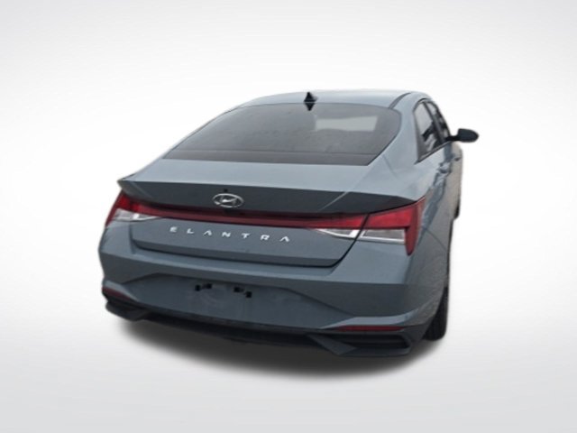 Used 2023 Hyundai Elantra SEL w/ Convenience Package FWD image 4