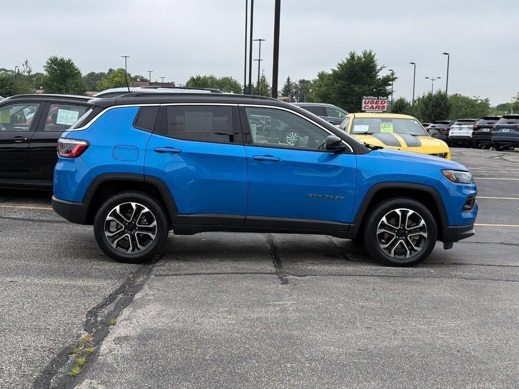 Used 2023 Jeep Compass Limited w/ Sun and Sound Group AWD/4WD image 2