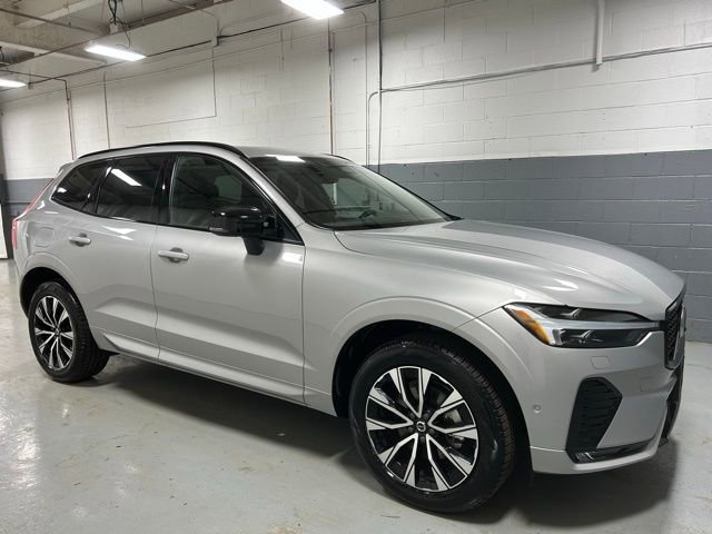 Used 2025 Volvo XC60 B5 Plus image 4