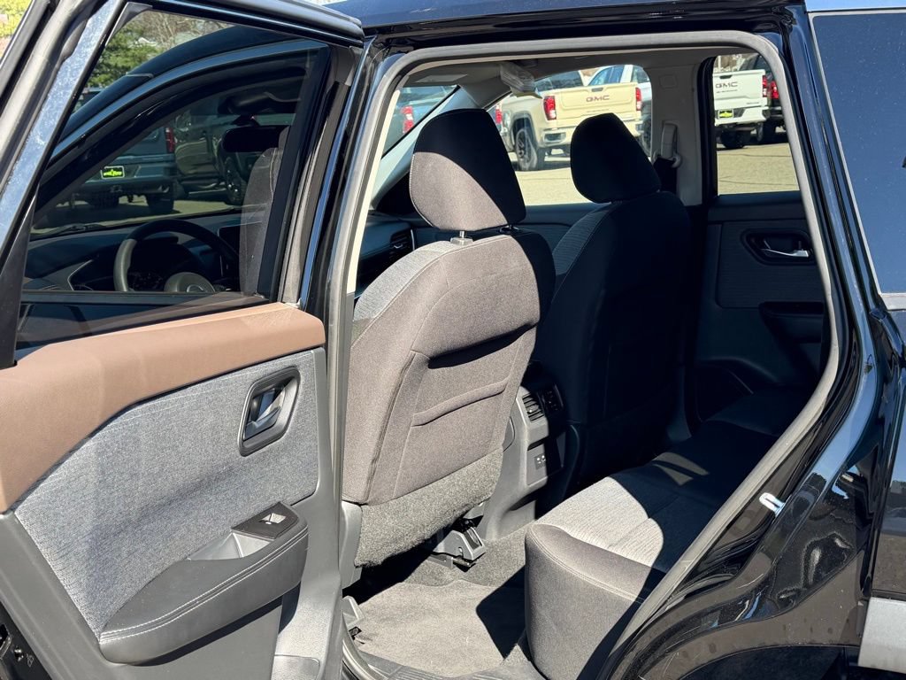 Used 2021 Nissan Rogue SV AWD/4WD image 10