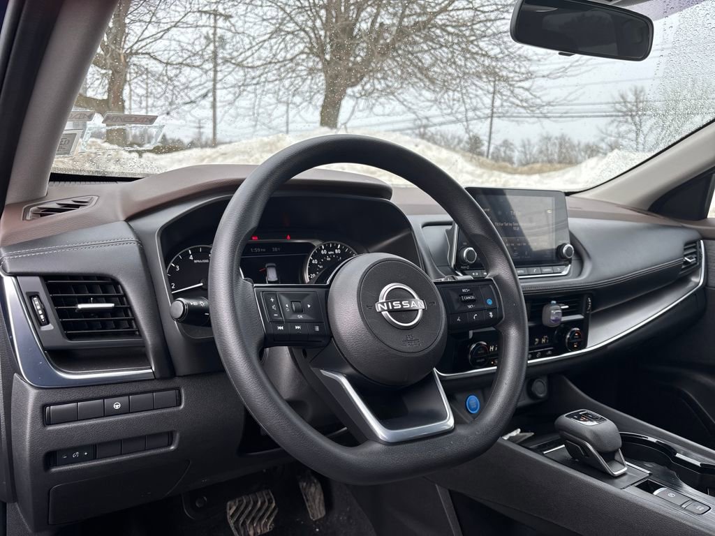 Used 2023 Nissan Rogue SV image 6