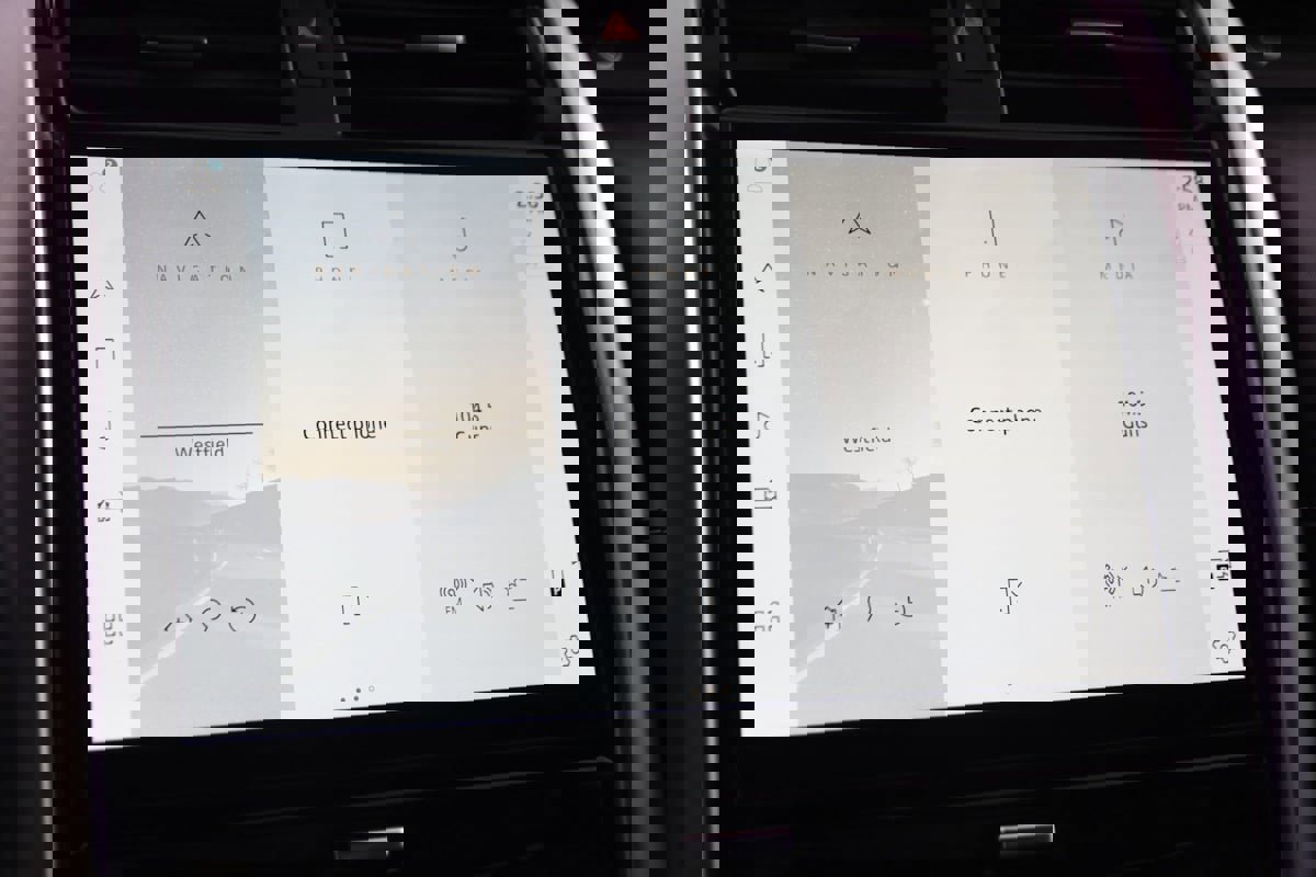 Used 2023 Land Rover Discovery Metropolitan Edition image 35