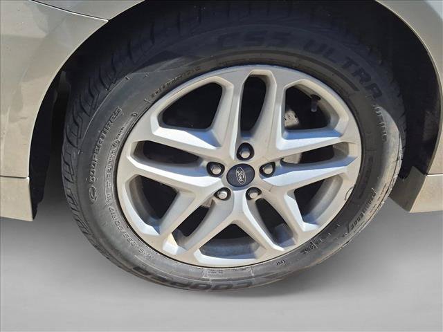 Used 2015 Ford Fusion SE FWD image 11