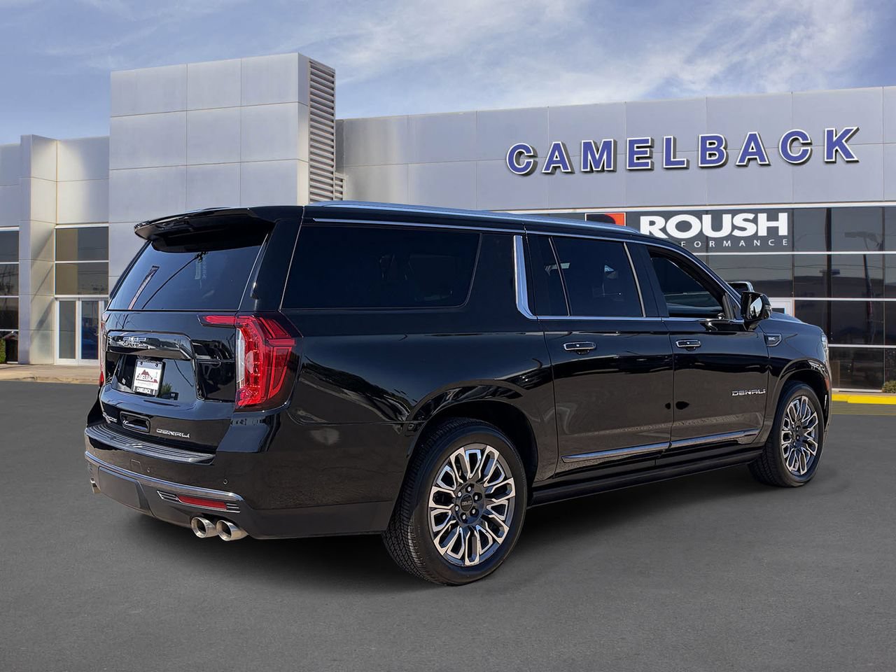 Used 2023 GMC Yukon XL Denali Ultimate w/ LPO, Floor Liner Package AWD/4WD image 6