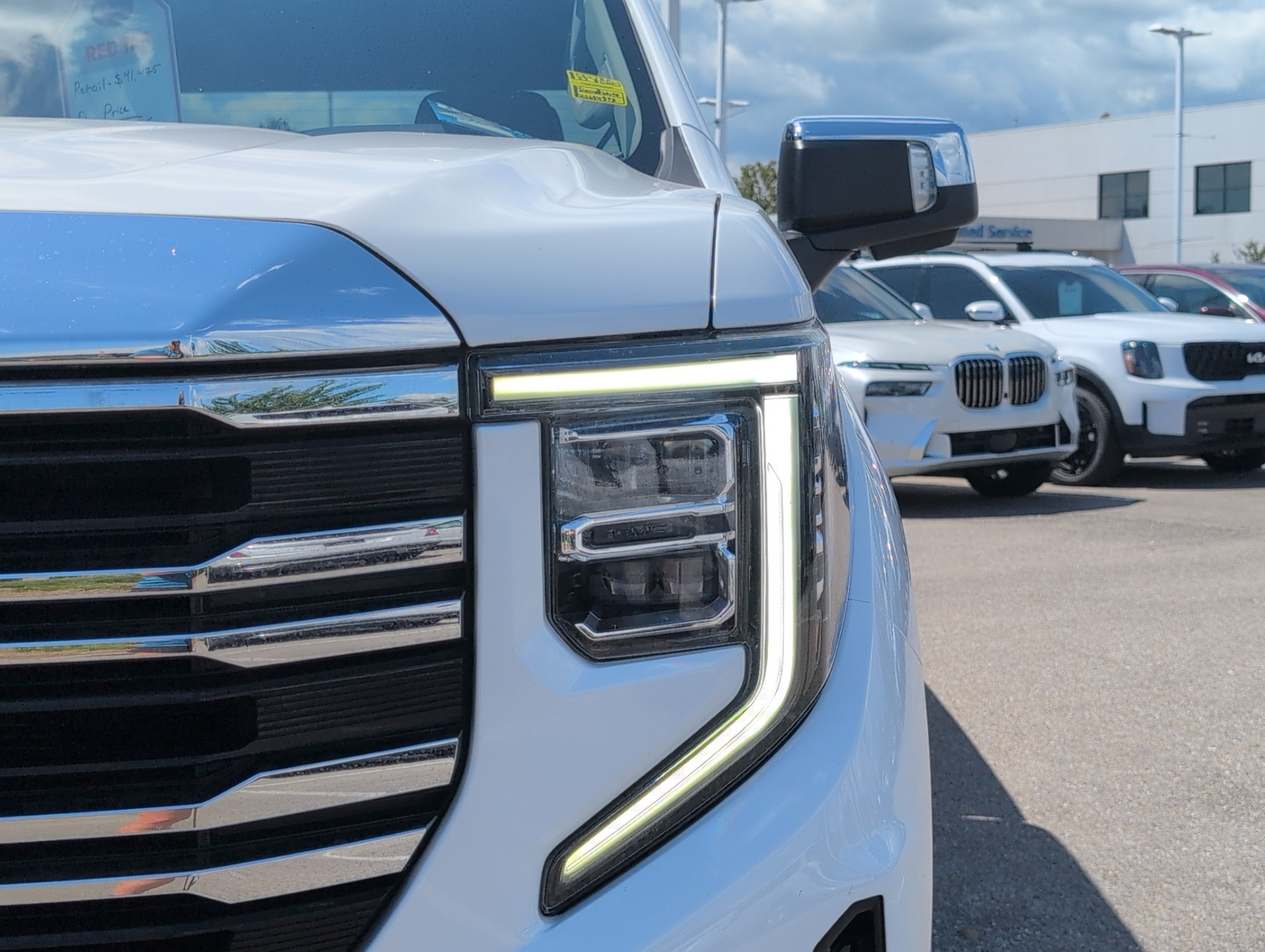 Used 2022 GMC Sierra 1500 SLT AWD/4WD image 13