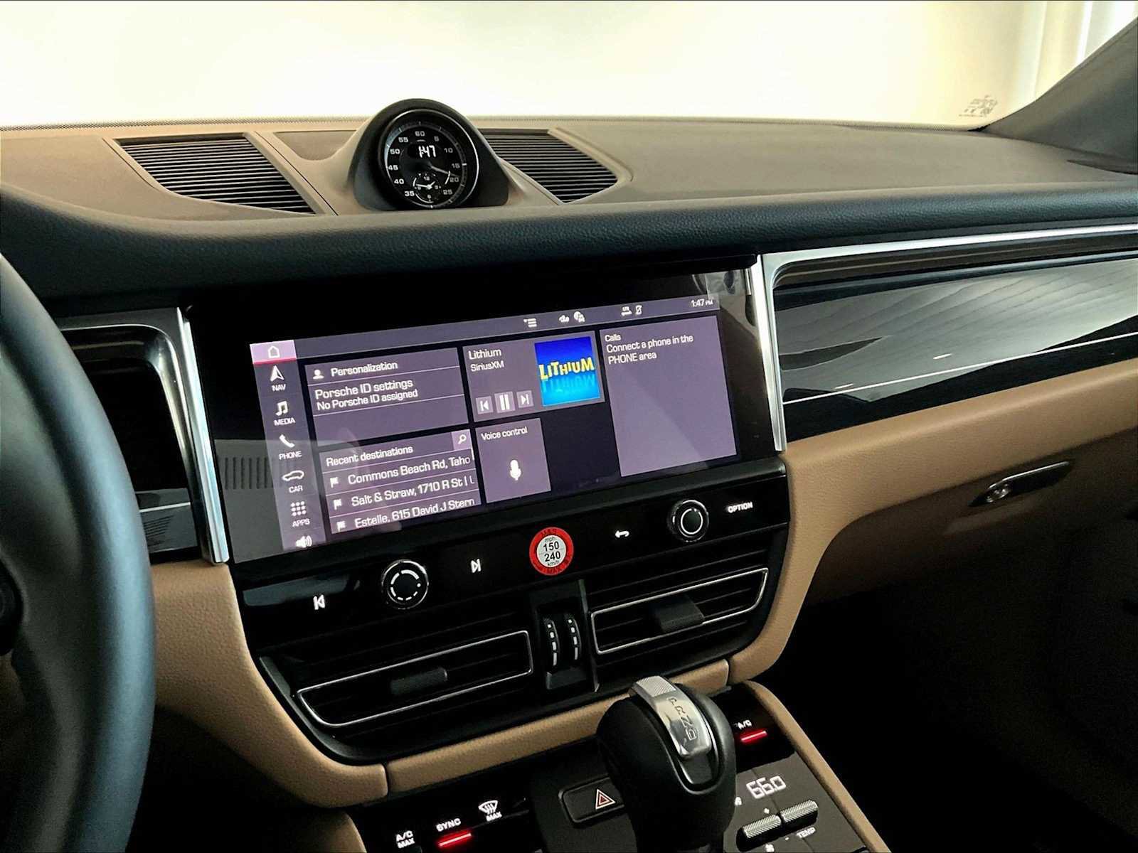 Used 2025 Porsche Macan image 19