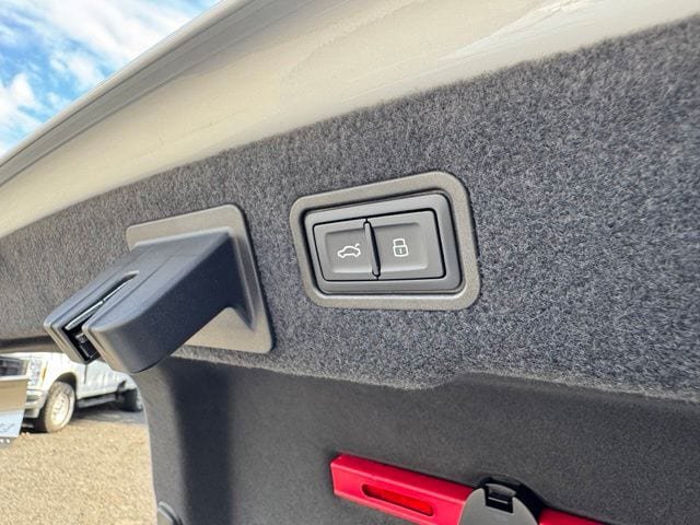 New 2026 Audi A8 L 3.0T AWD/4WD image 18