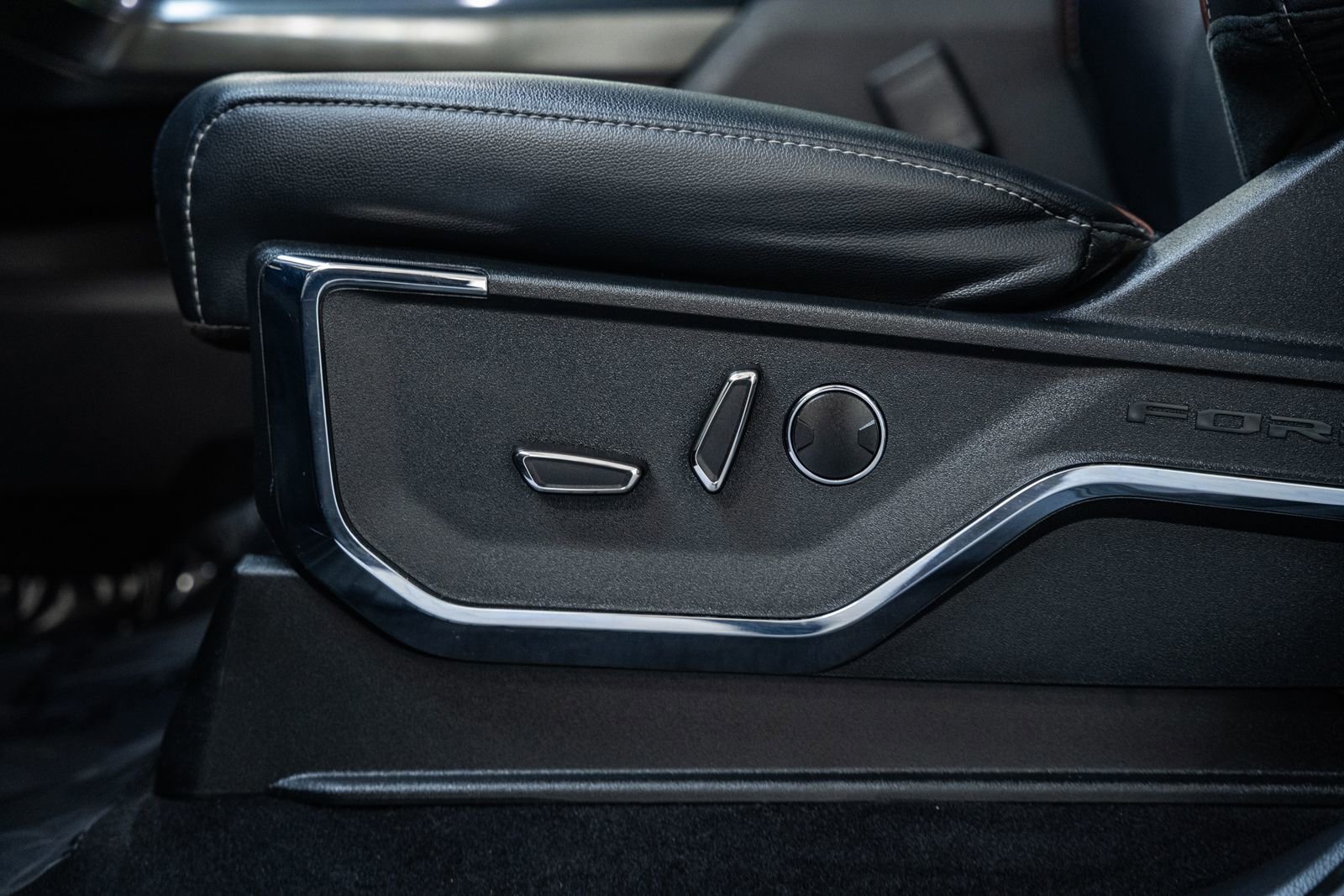 Certified 2023 Ford F150 Lariat w/ Equipment Group 502A High image 44