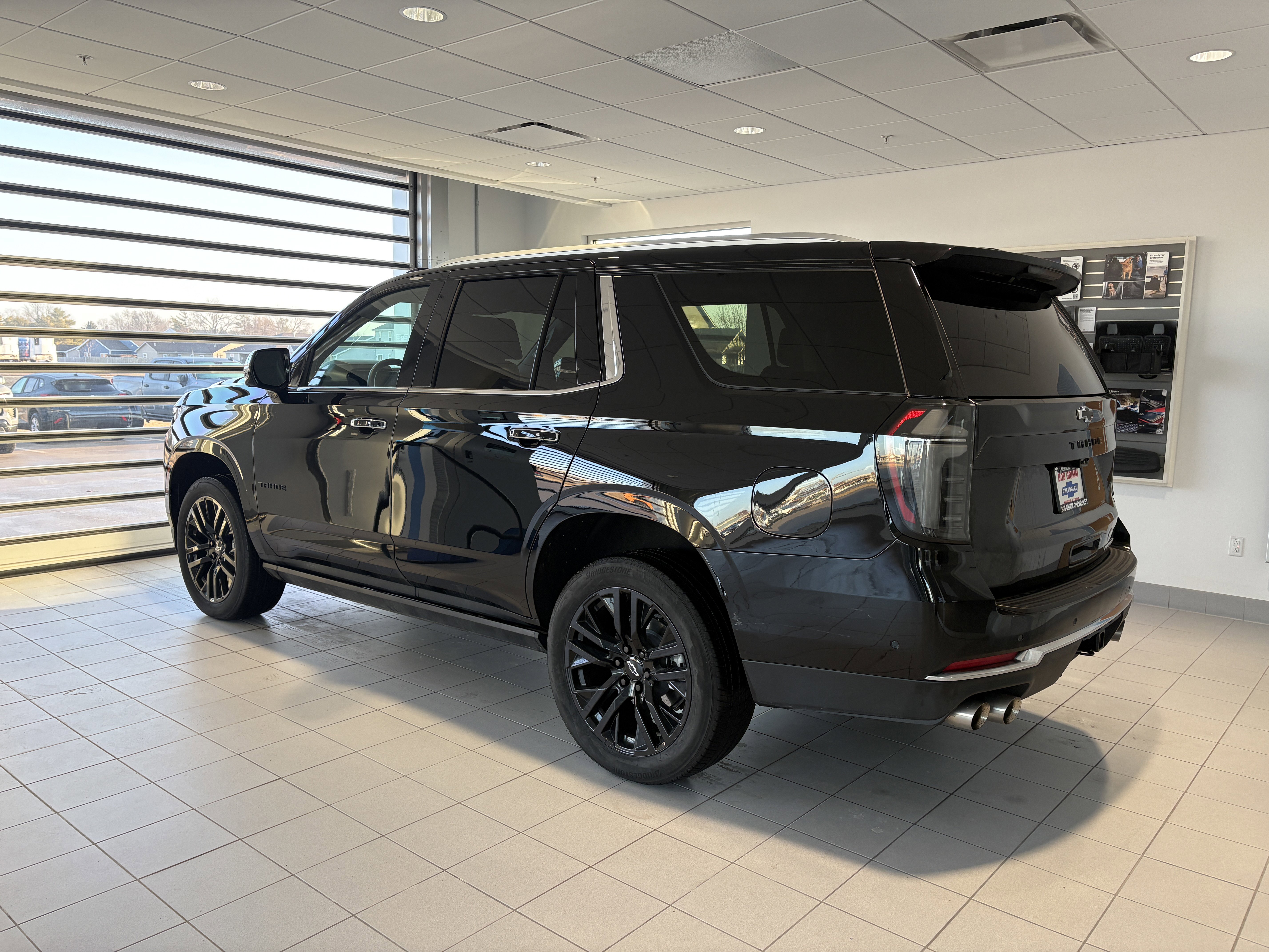 Used 2025 Chevrolet Tahoe Premier image 3