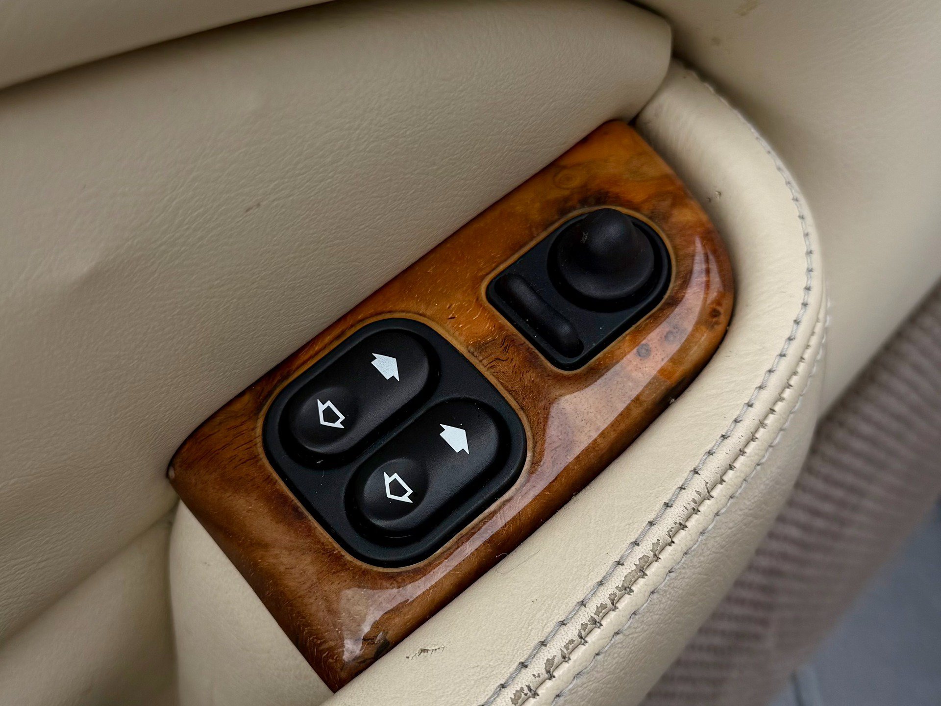 Used 1997 Jaguar XK8 Convertible RWD image 43