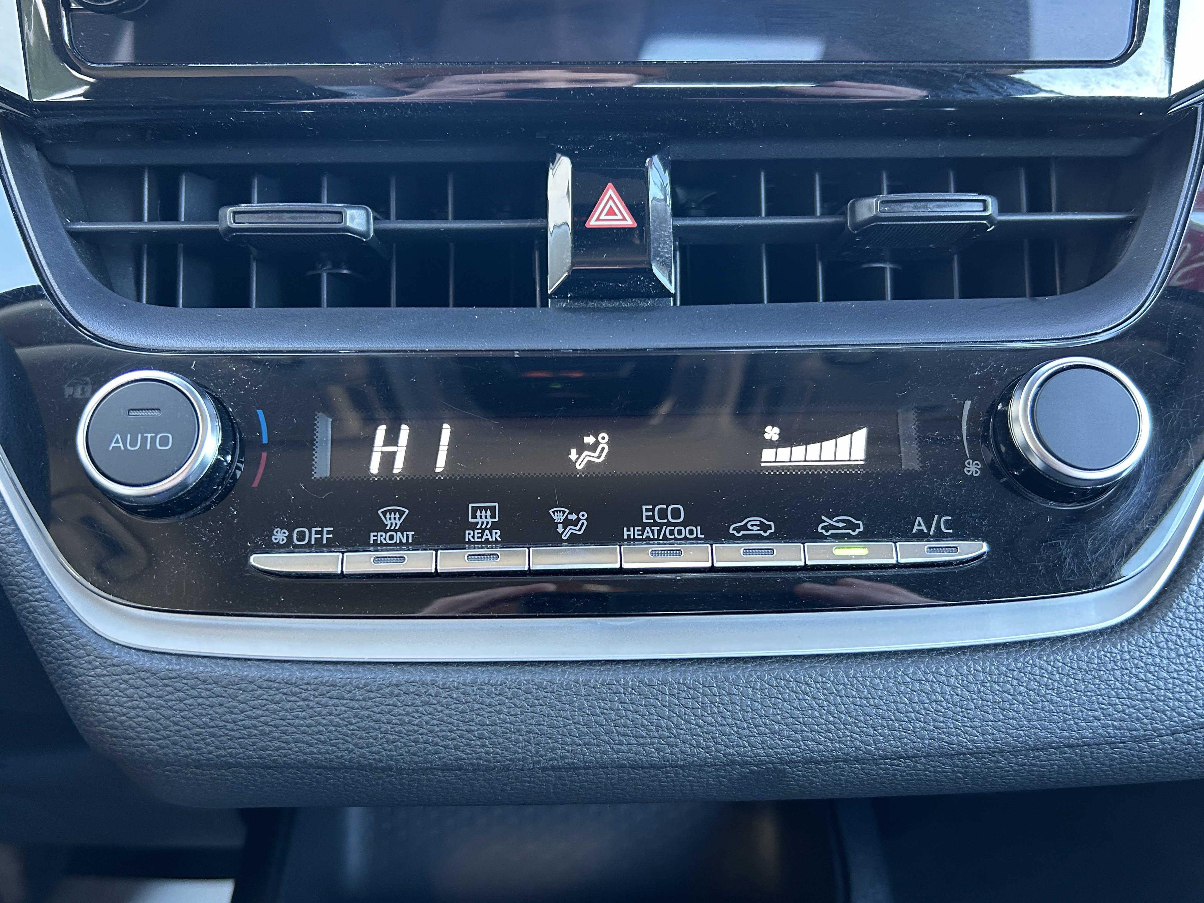 Certified 2024 Toyota Corolla LE image 28