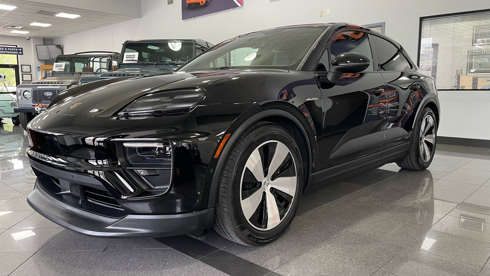 Used 2025 Porsche Macan Electric image 1