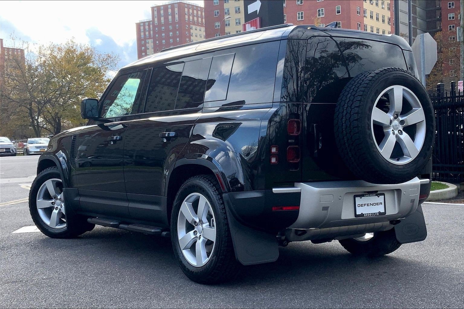 Used 2025 Land Rover Defender 110 S image 11