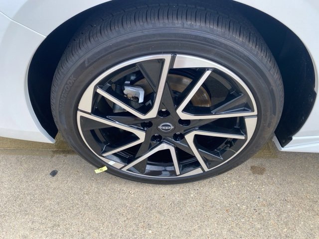 New 2025 Nissan Sentra SR image 10