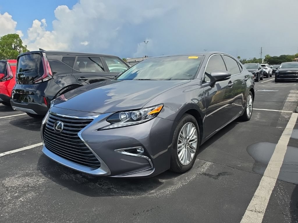 Used 2016 Lexus ES 350 w/ Premium Package w/Wood Trim FWD image 4