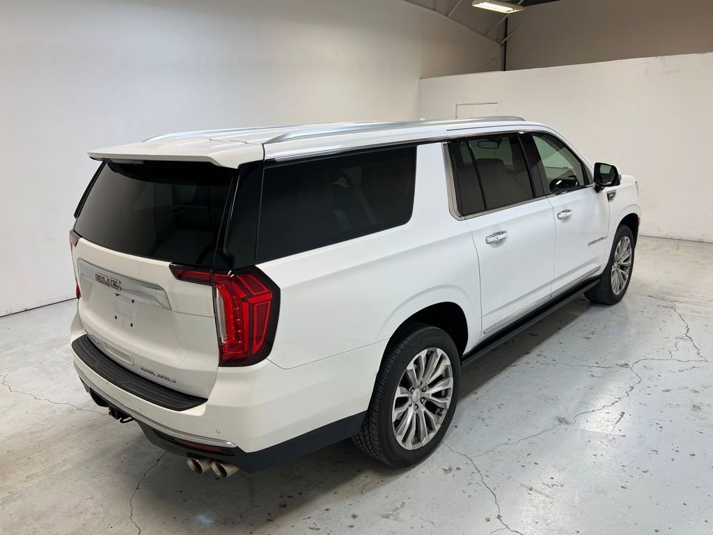 Used 2022 GMC Yukon XL Denali image 2