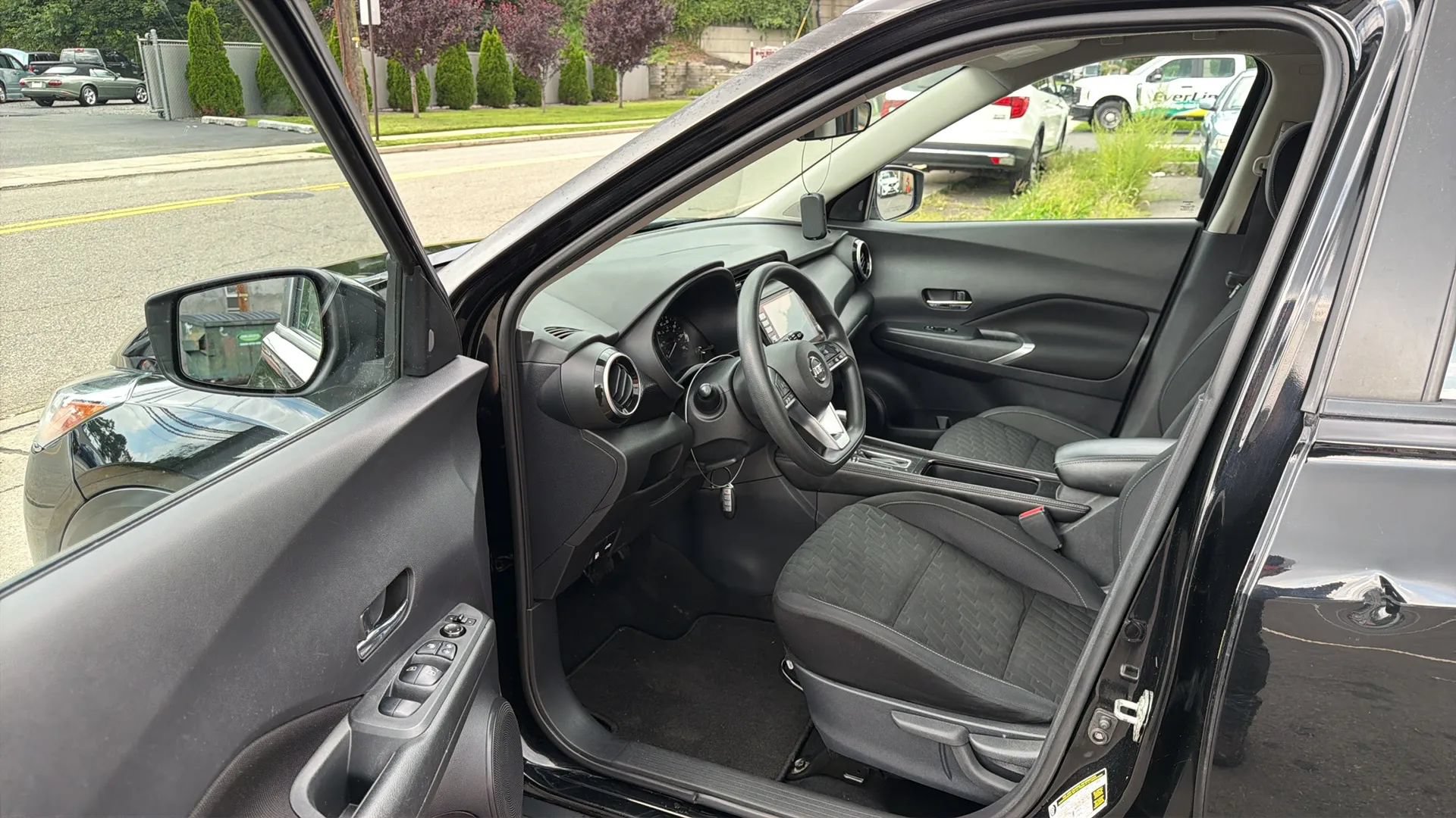 Used 2021 Nissan Kicks SV FWD image 23