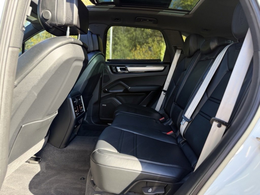 Used 2023 Porsche Cayenne image 29