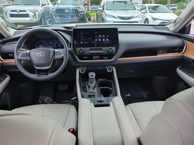 Certified 2025 Toyota Grand Highlander AWD image 17