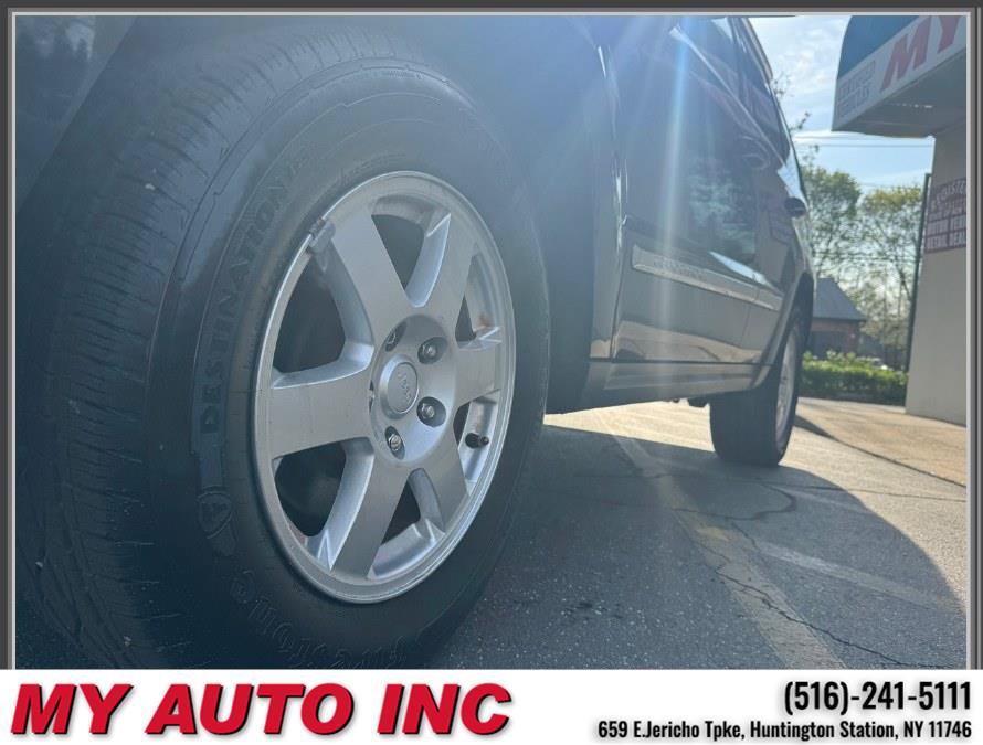 Used 2010 Jeep Grand Cherokee Laredo AWD/4WD image 10