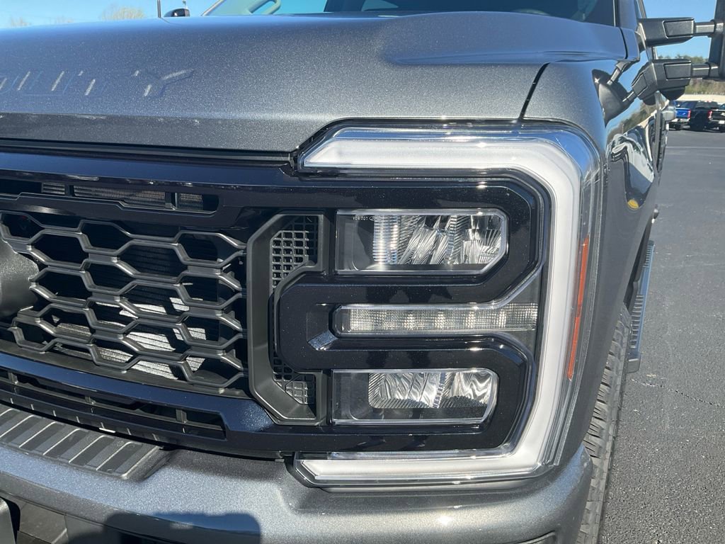 New 2026 Ford F250 Lariat w/ Black Appearance Package image 9