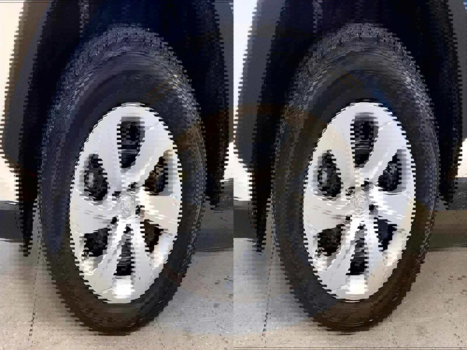 Used 2025 Toyota RAV4 LE image 7