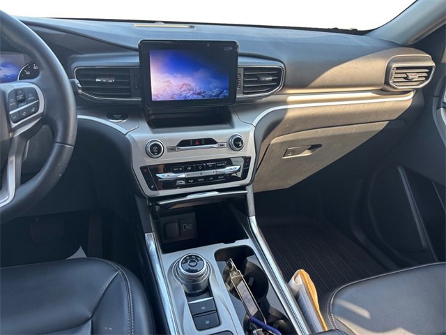 Used 2022 Ford Explorer XLT w/ Equipment Group 202A image 11