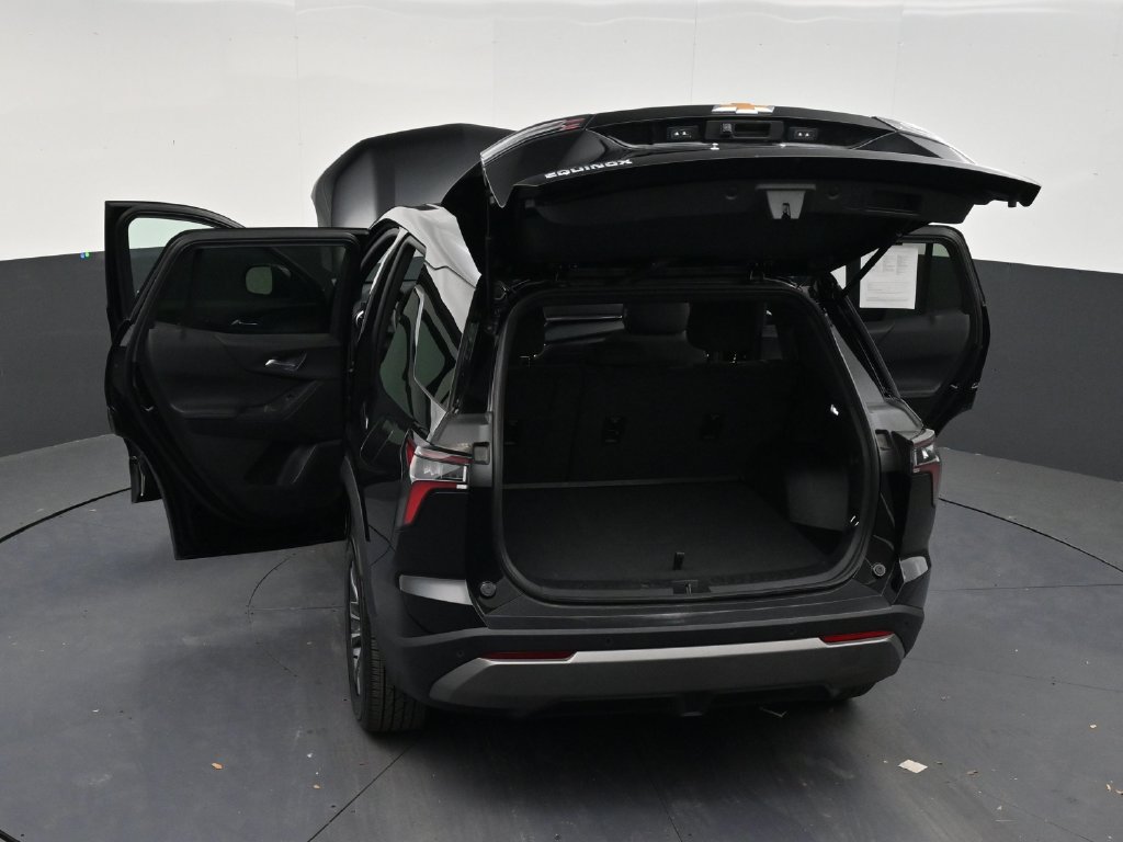 Used 2026 Chevrolet Equinox LT w/ Safety and Technology Package FWD image 32