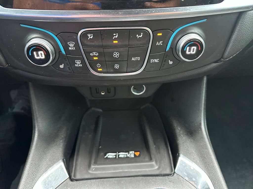 Used 2023 Chevrolet Traverse LT FWD image 29