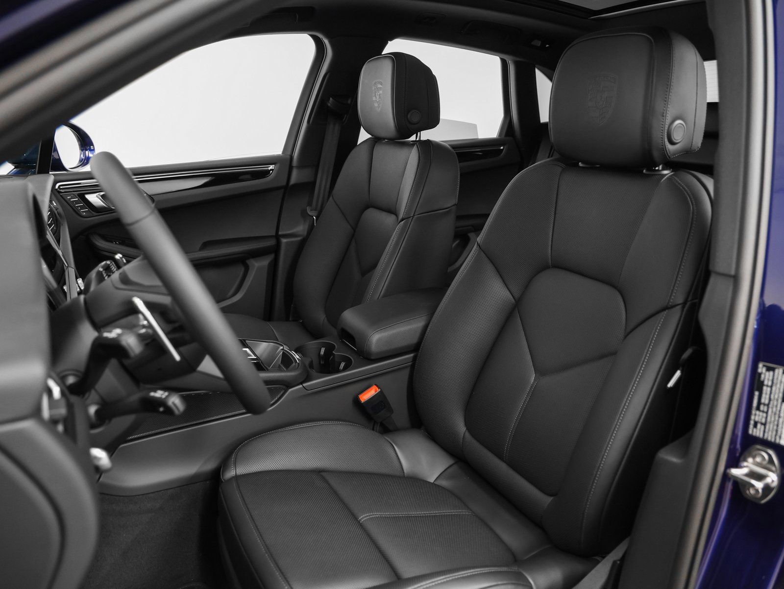 Certified 2025 Porsche Macan image 41