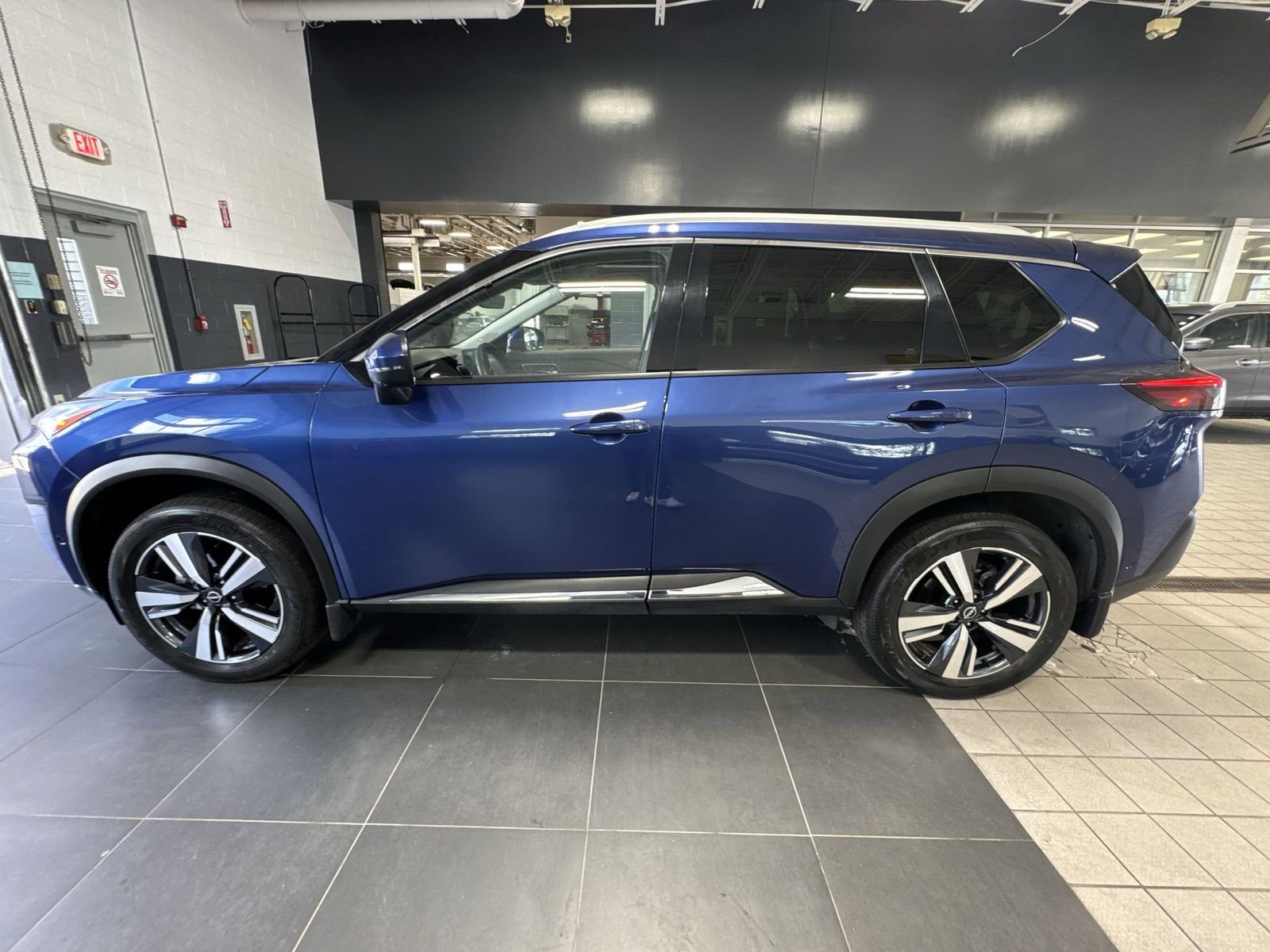 Certified 2023 Nissan Rogue Platinum w/ Platinum Premium Package AWD/4WD image 38