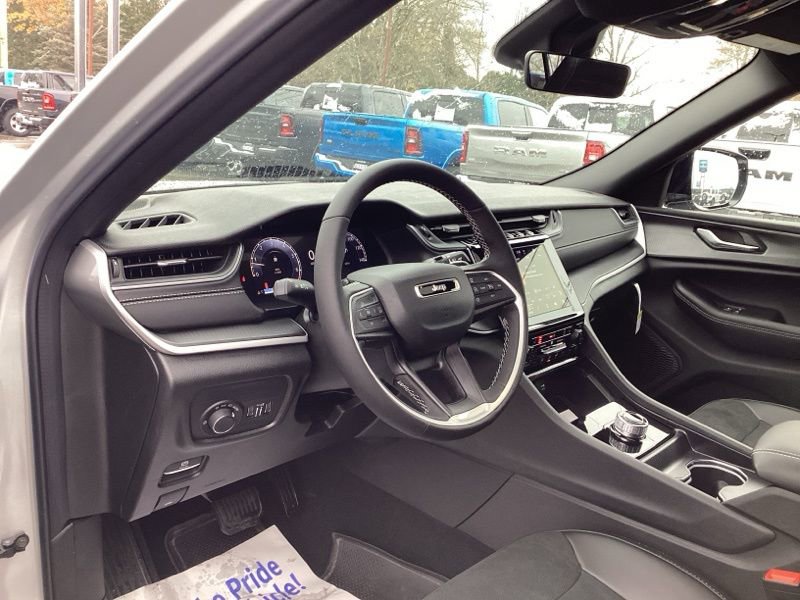 New 2025 Jeep Grand Cherokee L Altitude image 32