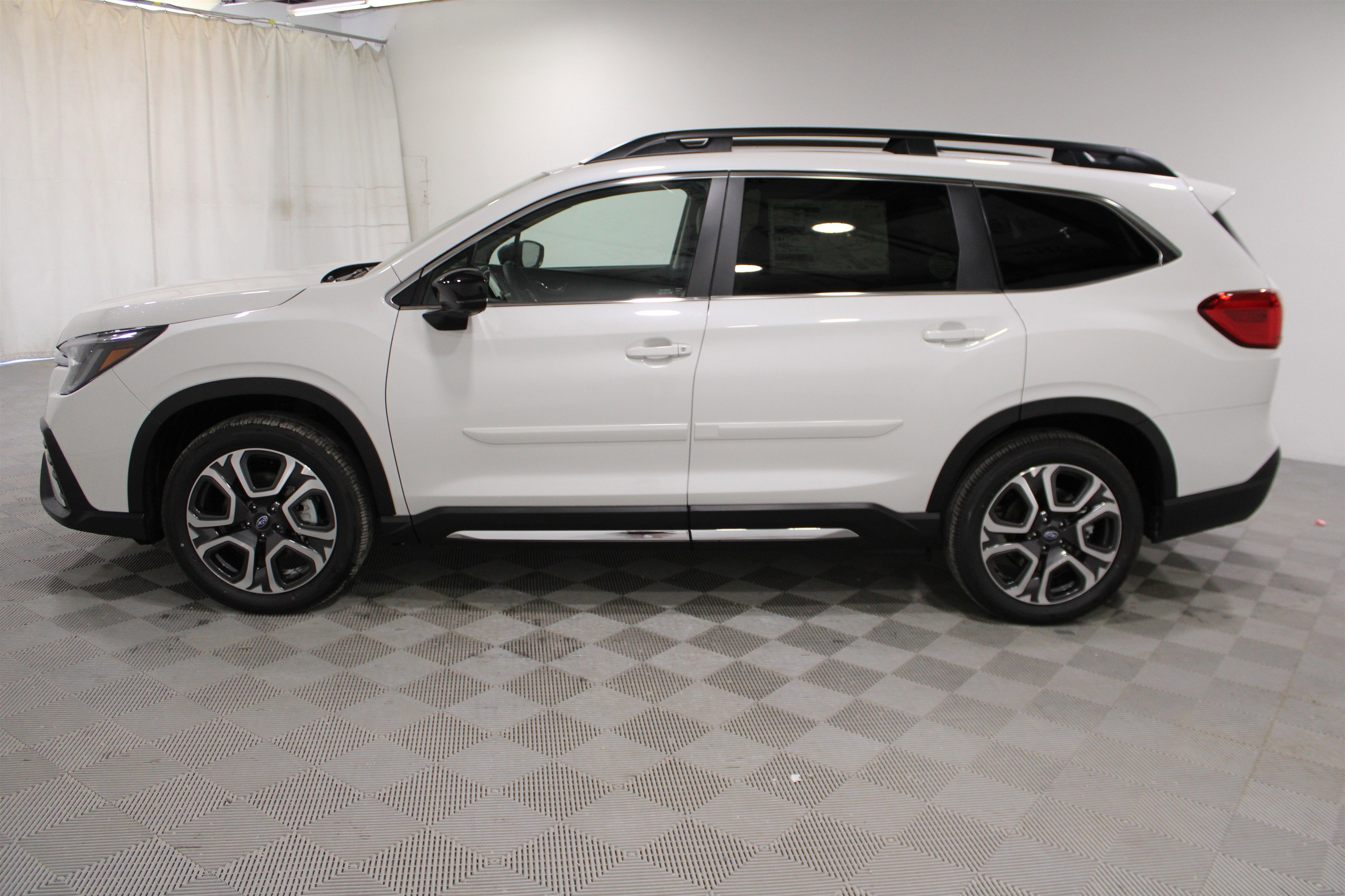 New 2025 Subaru Ascent Limited image 33