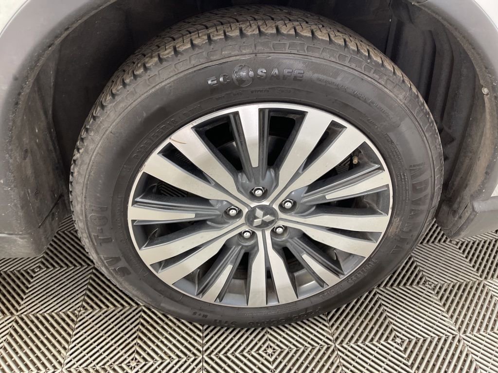 Used 2020 Mitsubishi Outlander ES image 34