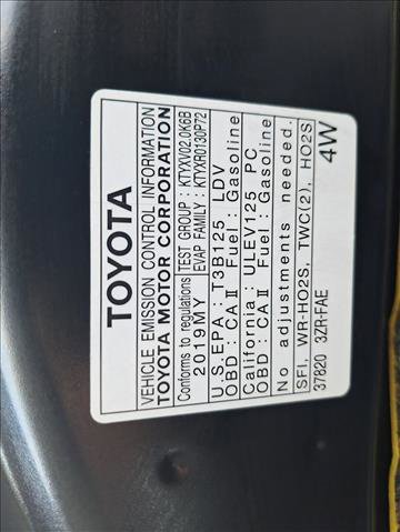 Used 2019 Toyota C-HR XLE image 15