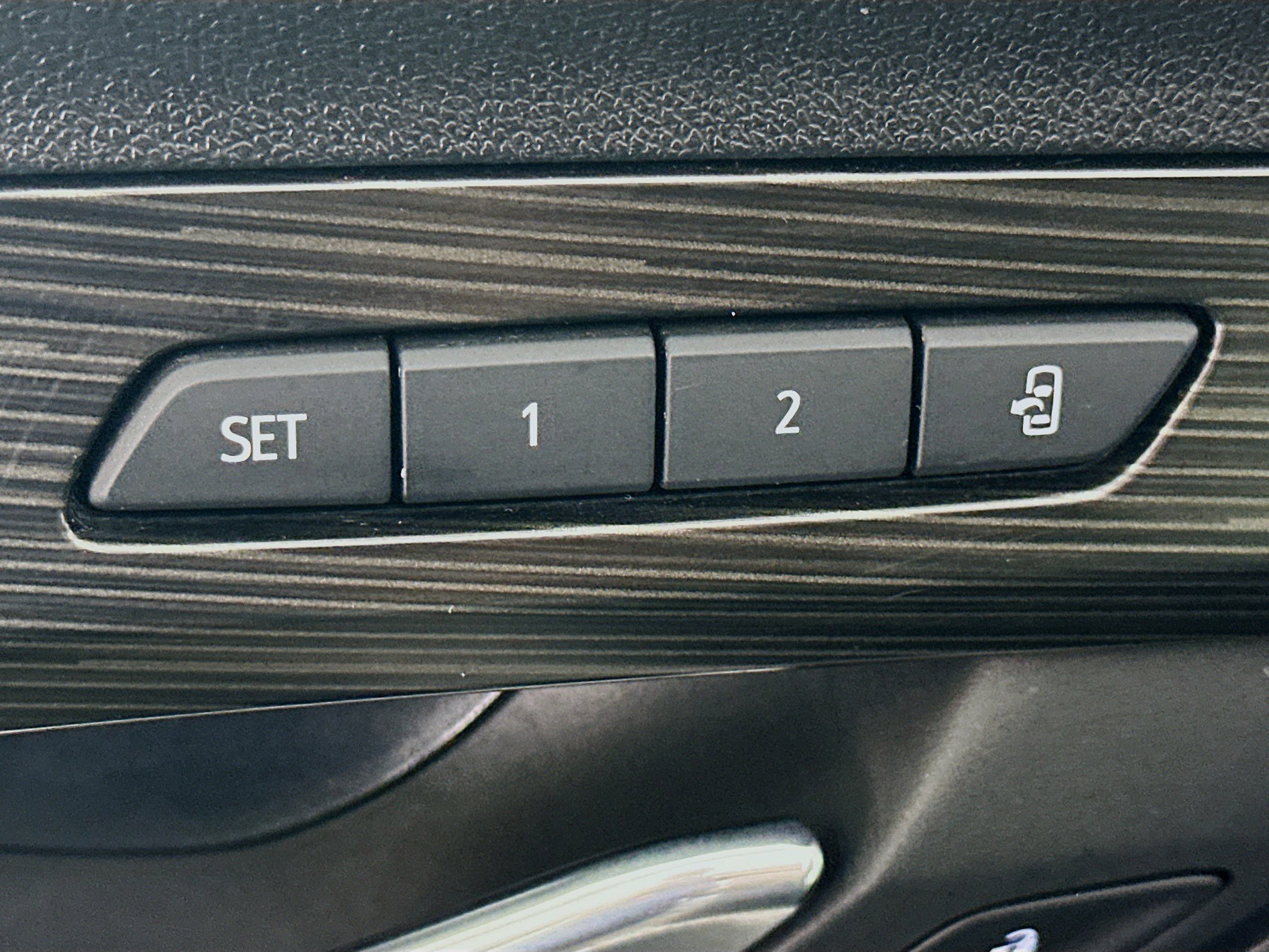 Used 2024 GMC Terrain SLT image 33